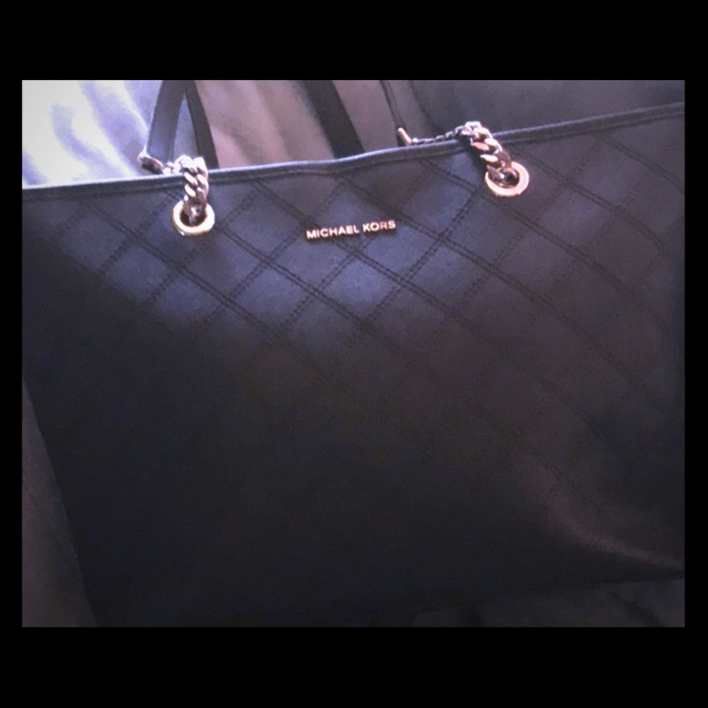 Michael kors purse in like new condition.